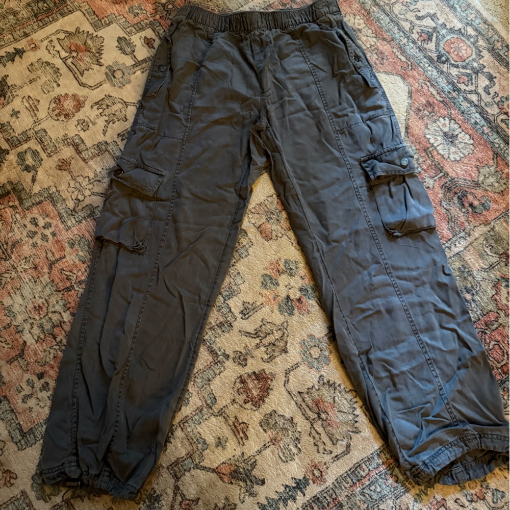 Gray cargo pants, size Small